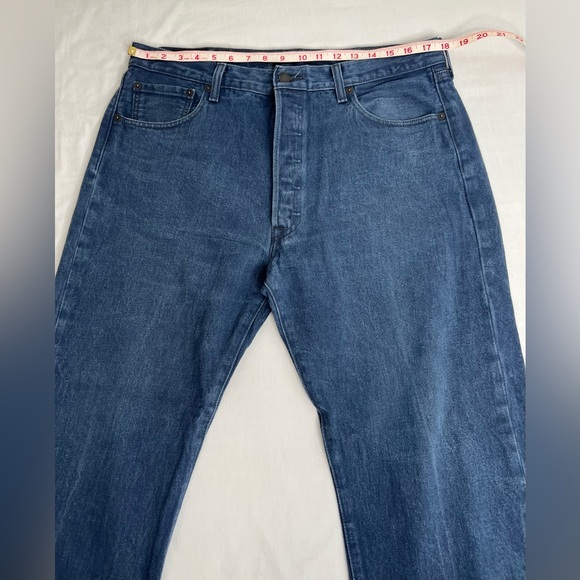 Levis 501 Jeans Mens Size 38X30 Blue Button Fly Black Tab Straight Leg Denim - Picture 2 of 10